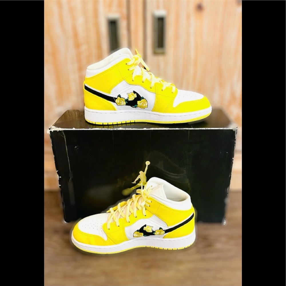 Jordan one mid Dynamic yellow floral👟